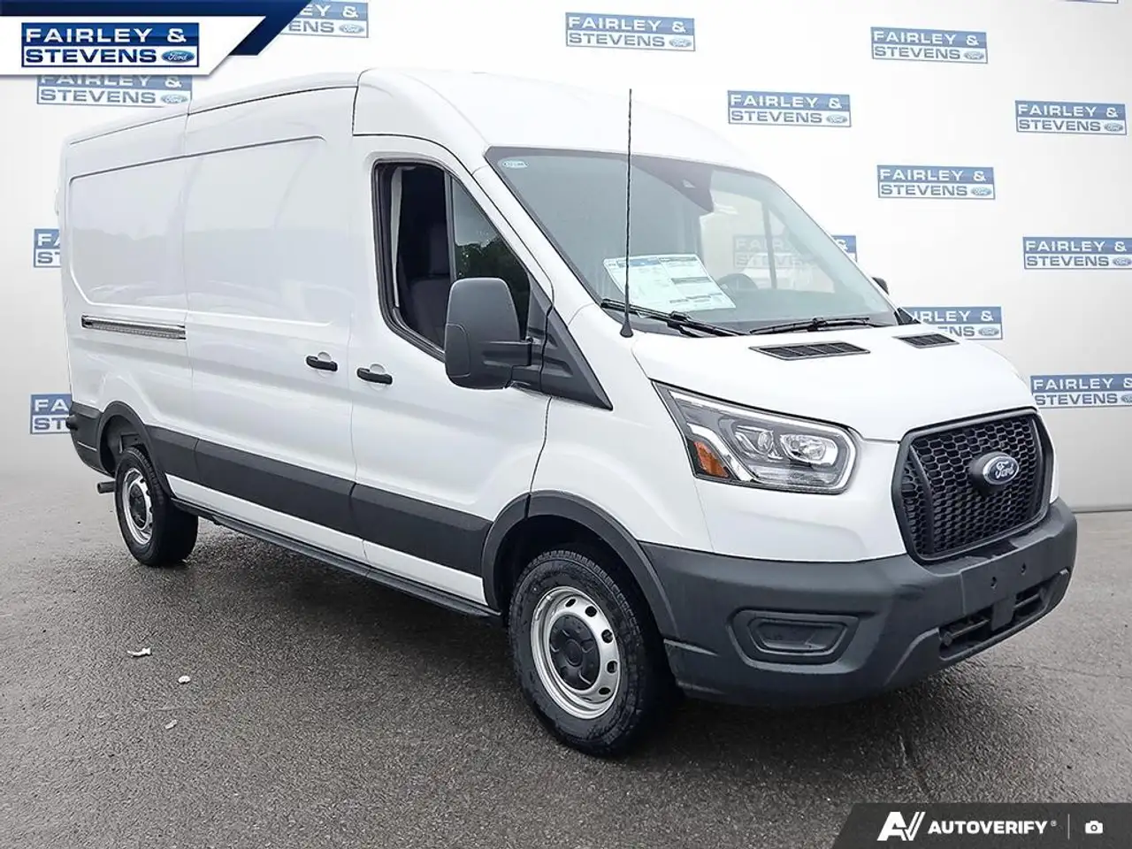 Ford Transit Cargo Van снимка Ford Transit Cargo Van