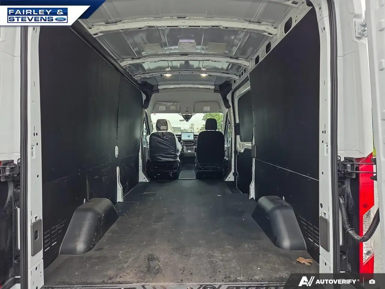 Ford Transit Cargo Van снимка Ford Transit Cargo Van