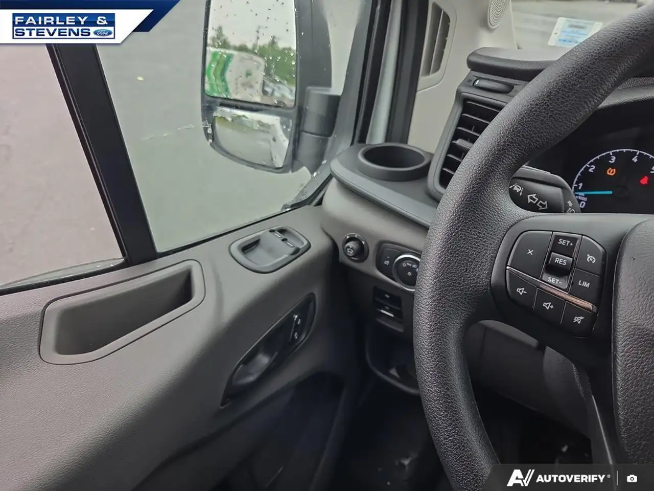 Ford Transit Cargo Van снимка Ford Transit Cargo Van