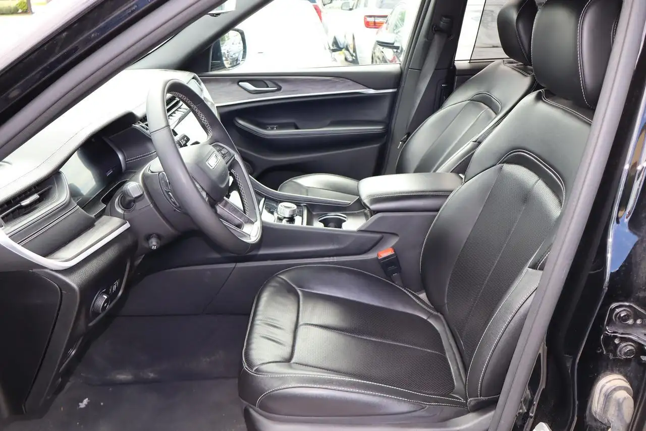 Jeep Grand Cherokee photo Jeep Grand Cherokee