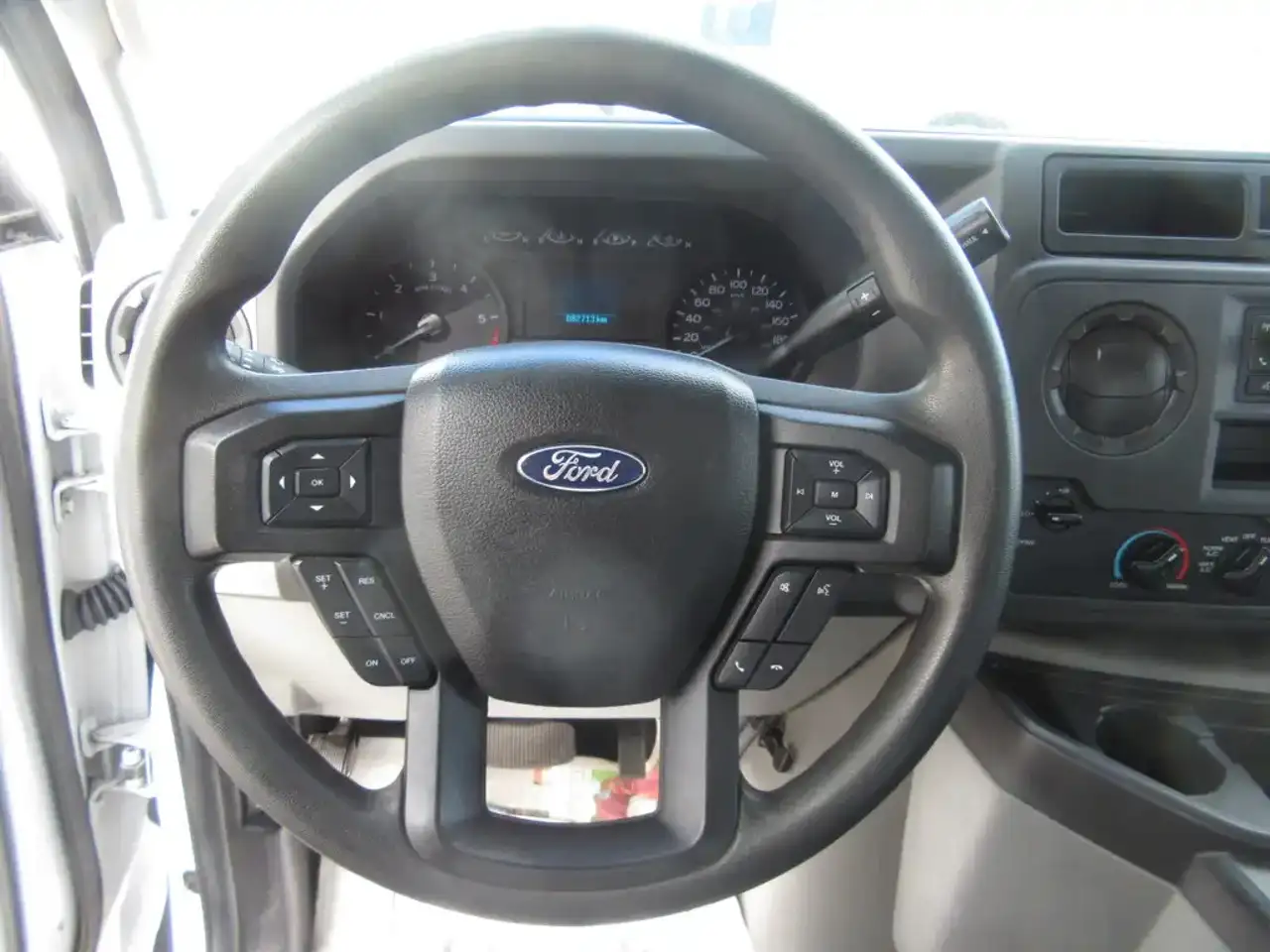2024 Ford E-350