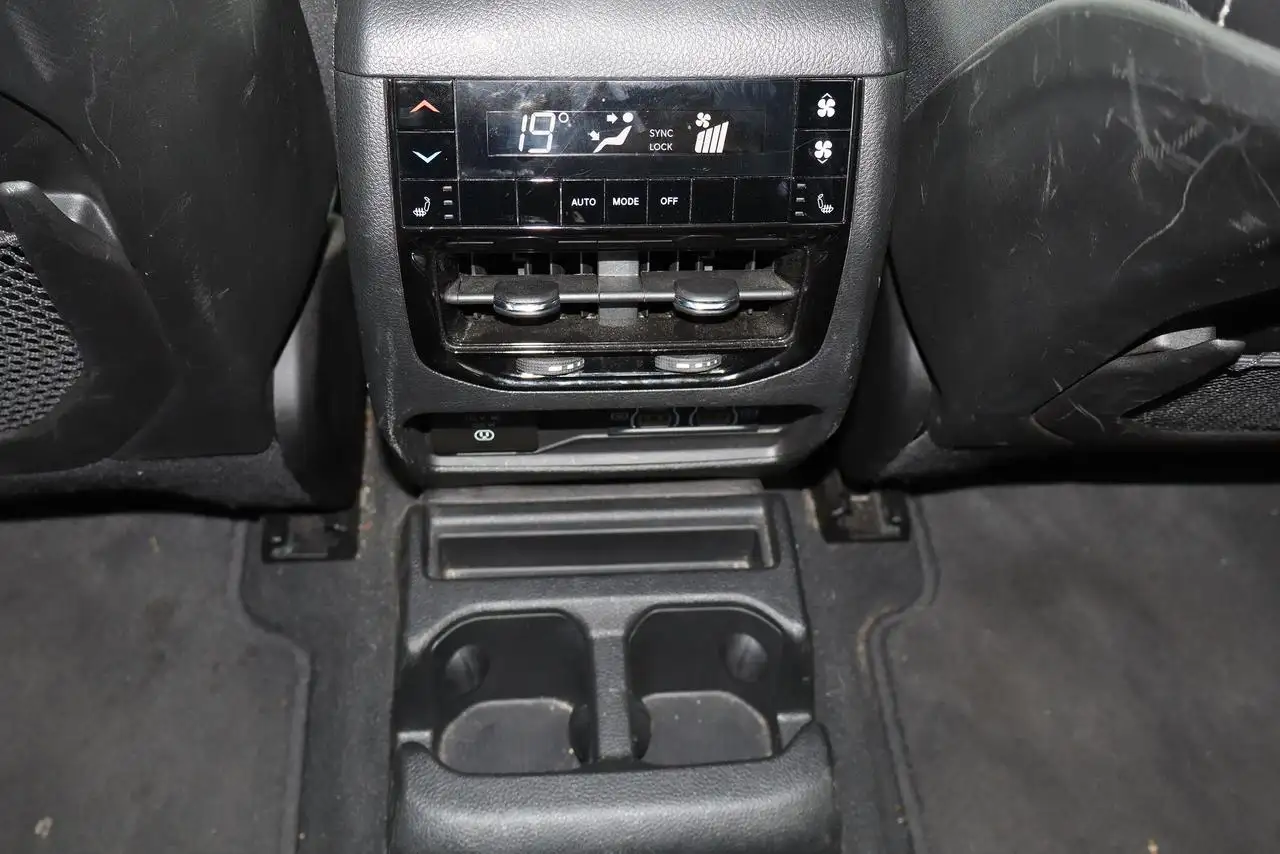 Jeep Grand Cherokee photo Jeep Grand Cherokee