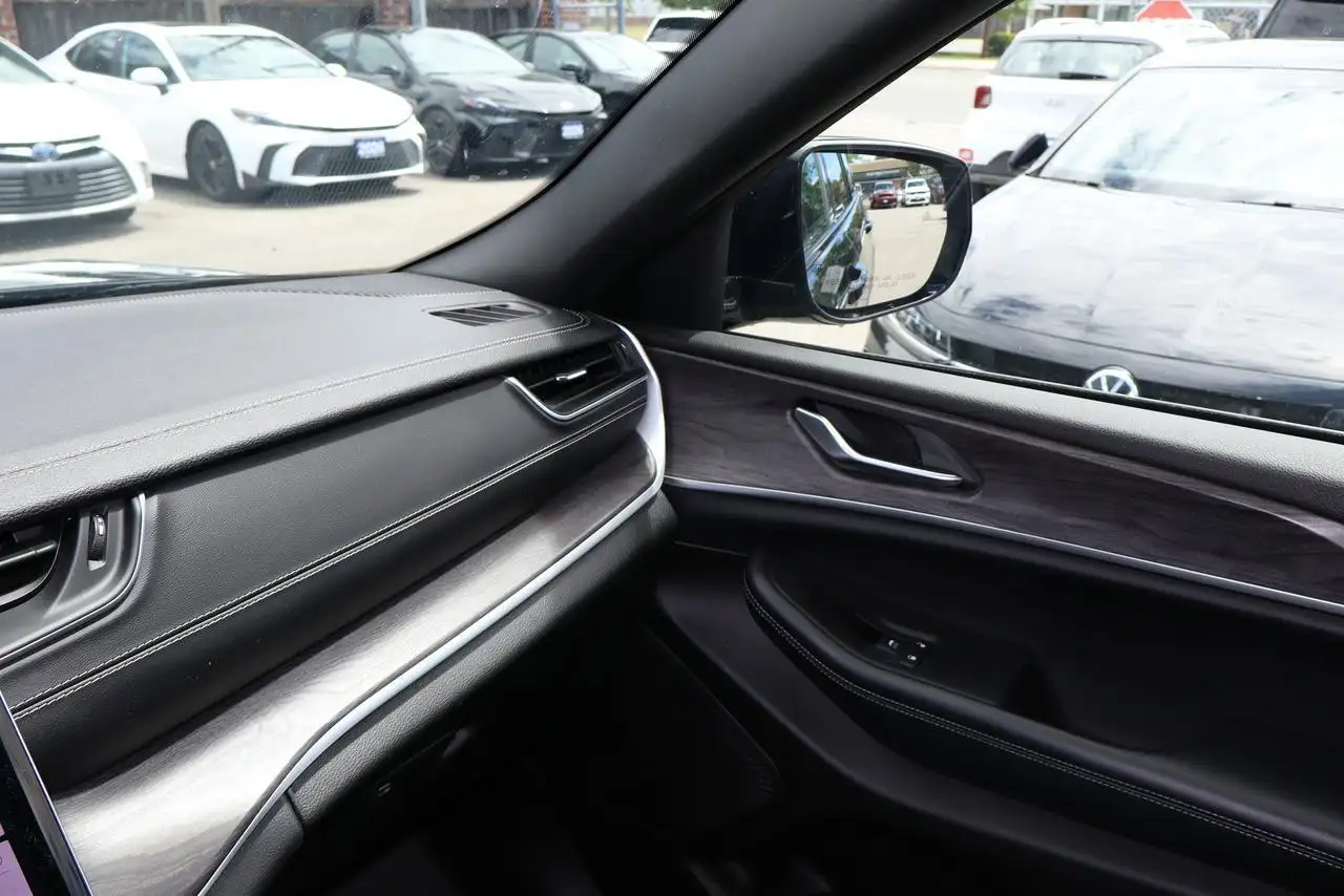 Jeep Grand Cherokee photo Jeep Grand Cherokee