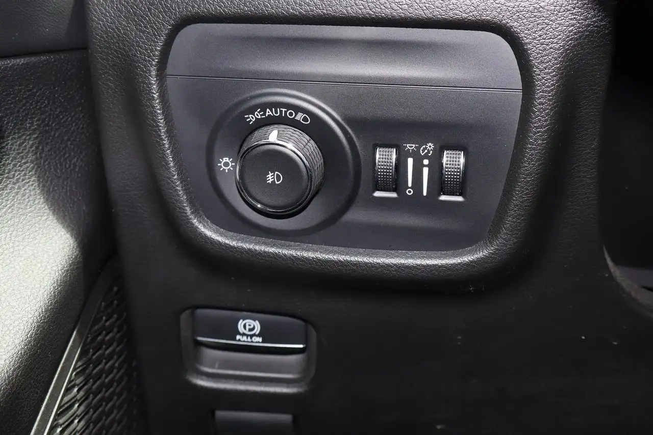 Jeep Grand Cherokee photo Jeep Grand Cherokee