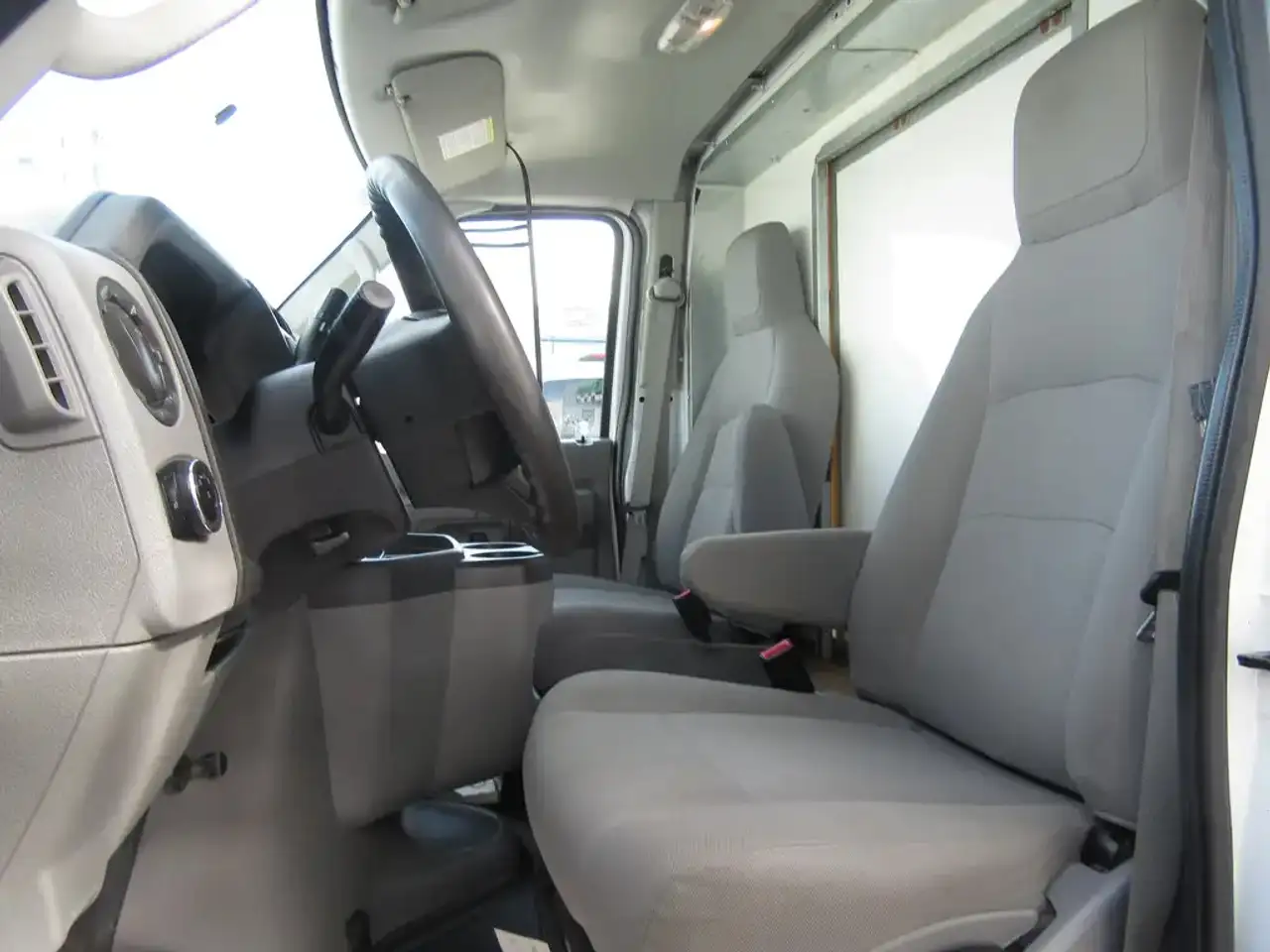Ford E-350 photo Ford E-350