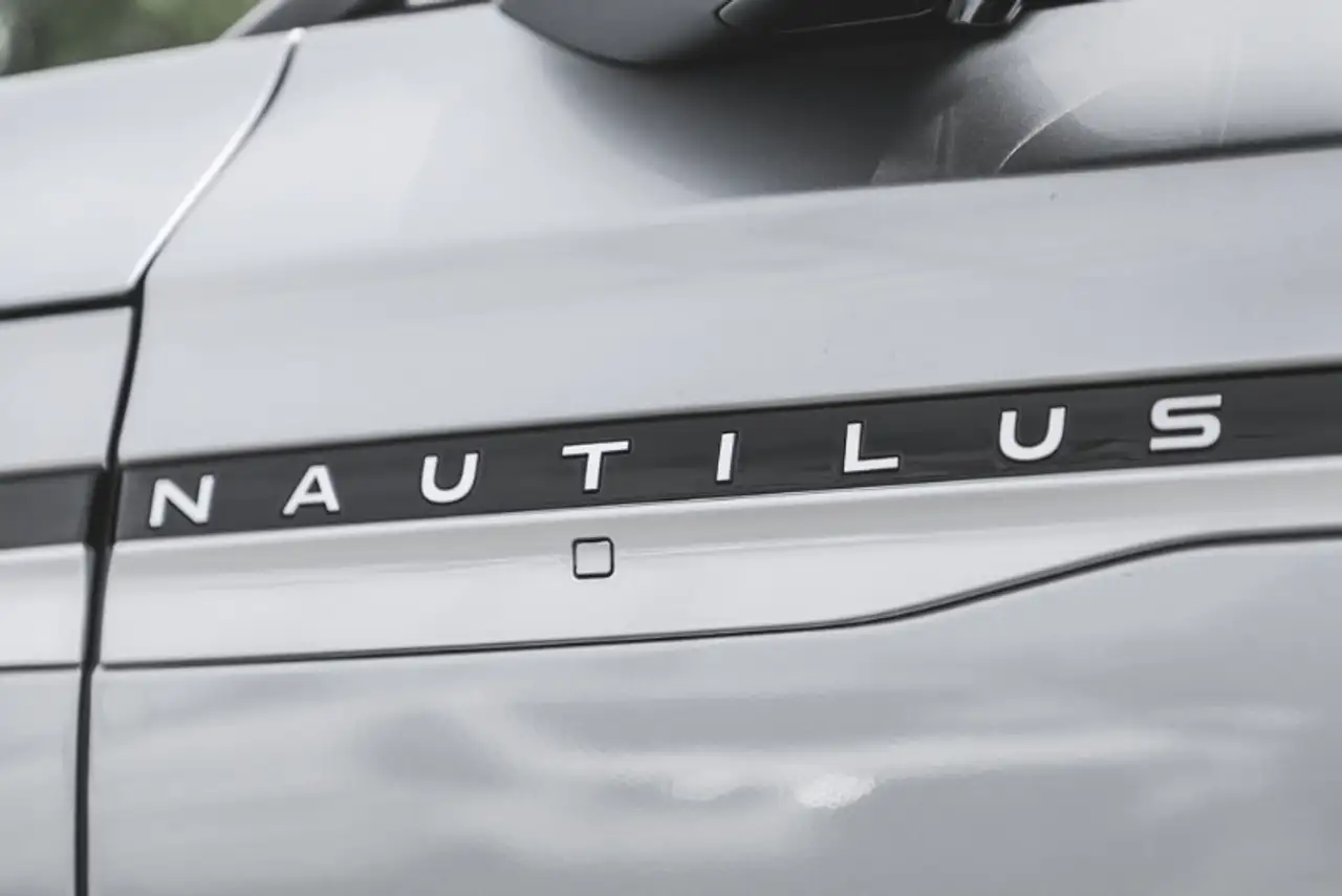 Lincoln Nautilus снимка Lincoln Nautilus