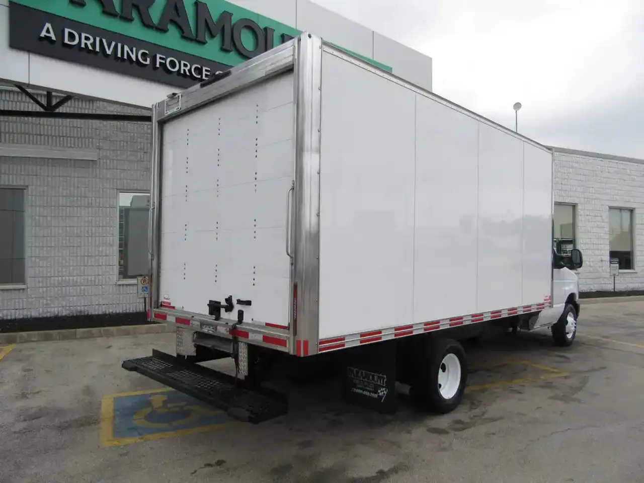 Ford E-450 photo Ford E-450