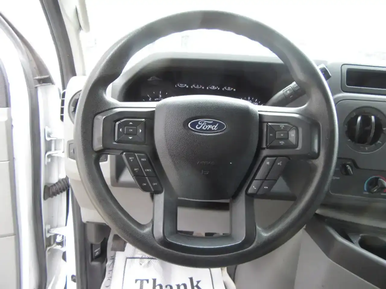 Ford E-450 photo Ford E-450