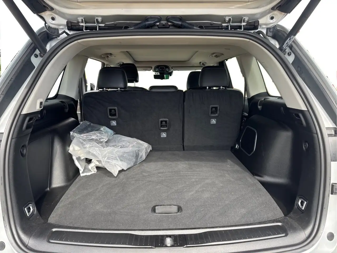 Jeep Grand Cherokee photo Jeep Grand Cherokee