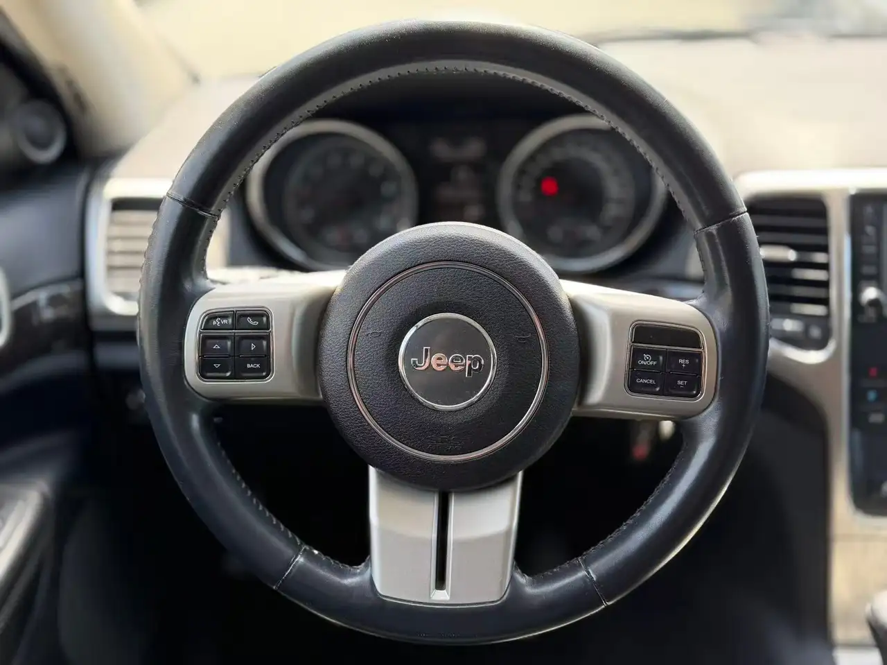 Jeep Grand Cherokee снимка Jeep Grand Cherokee