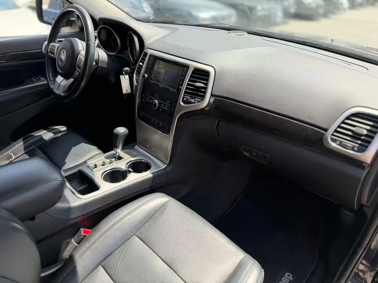 Jeep Grand Cherokee снимка Jeep Grand Cherokee