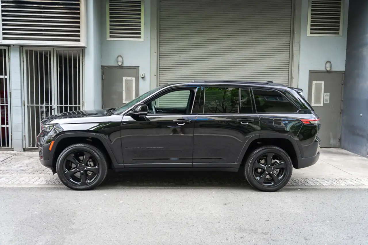 Jeep Grand Cherokee photo Jeep Grand Cherokee