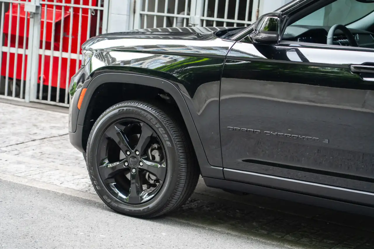 Jeep Grand Cherokee photo Jeep Grand Cherokee