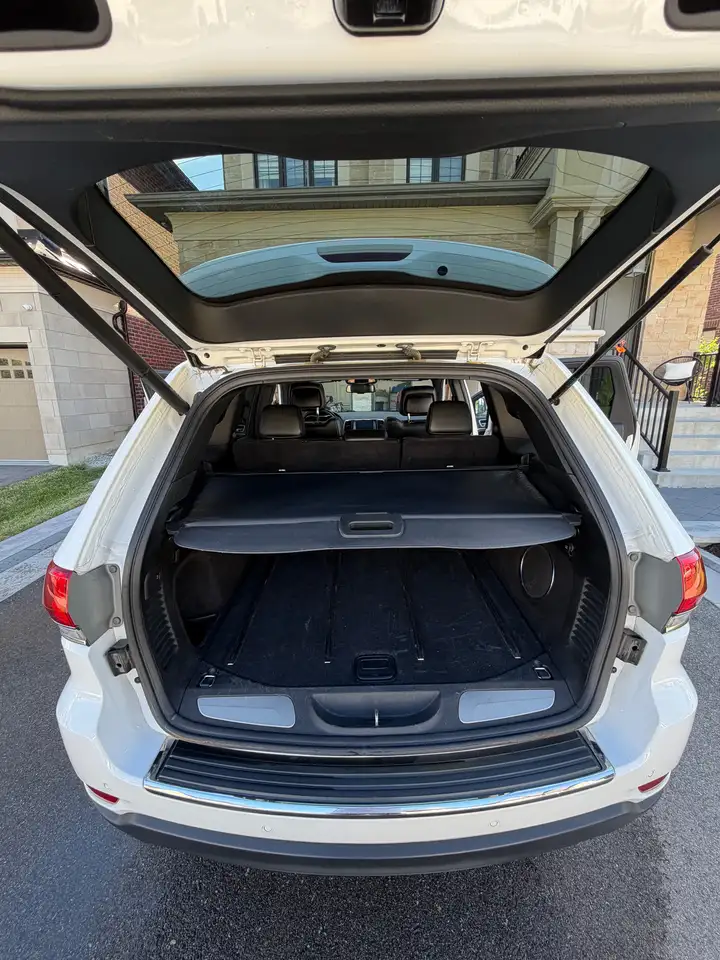 Jeep Grand Cherokee снимка Jeep Grand Cherokee