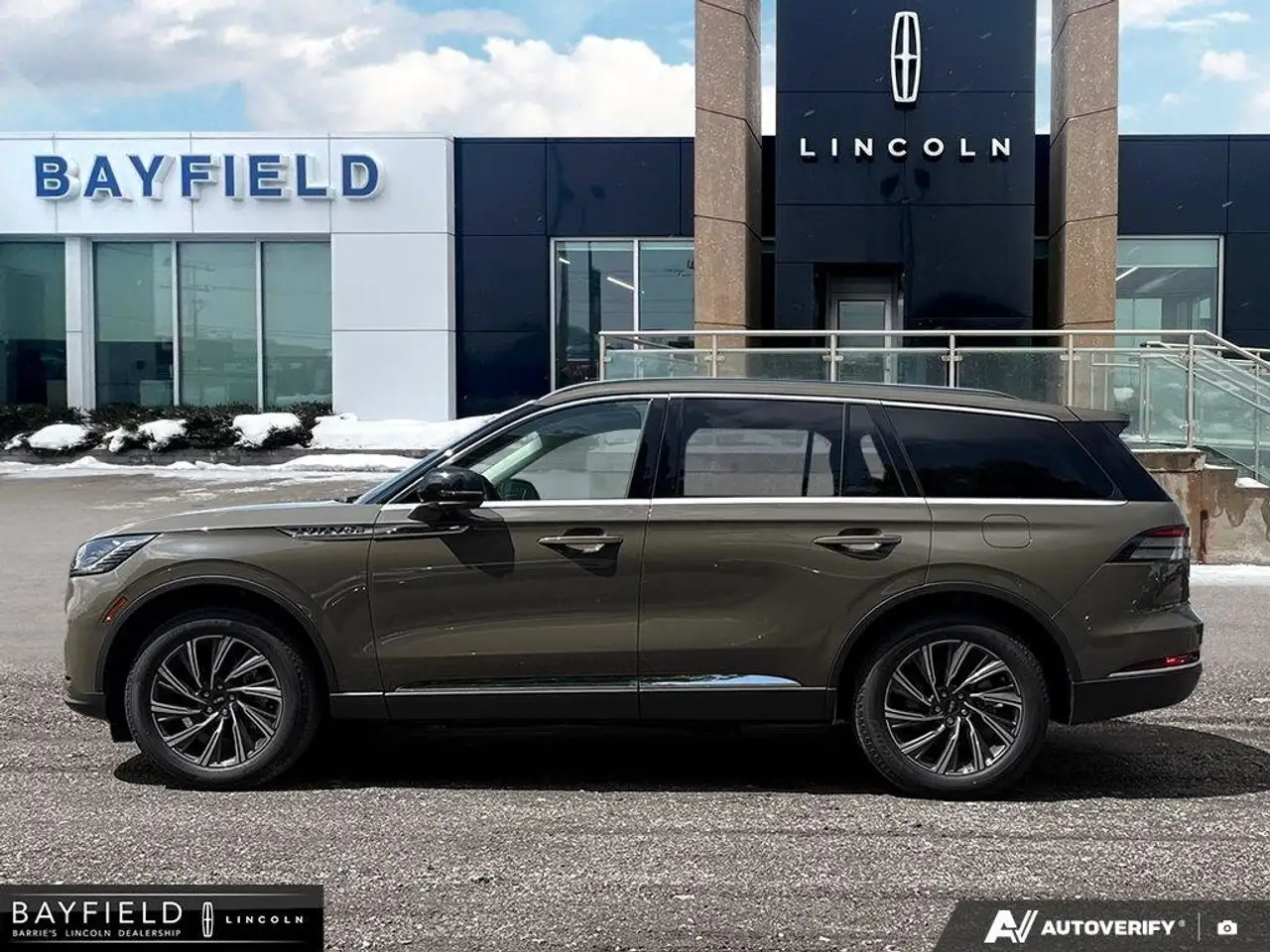 Lincoln Aviator снимка Lincoln Aviator