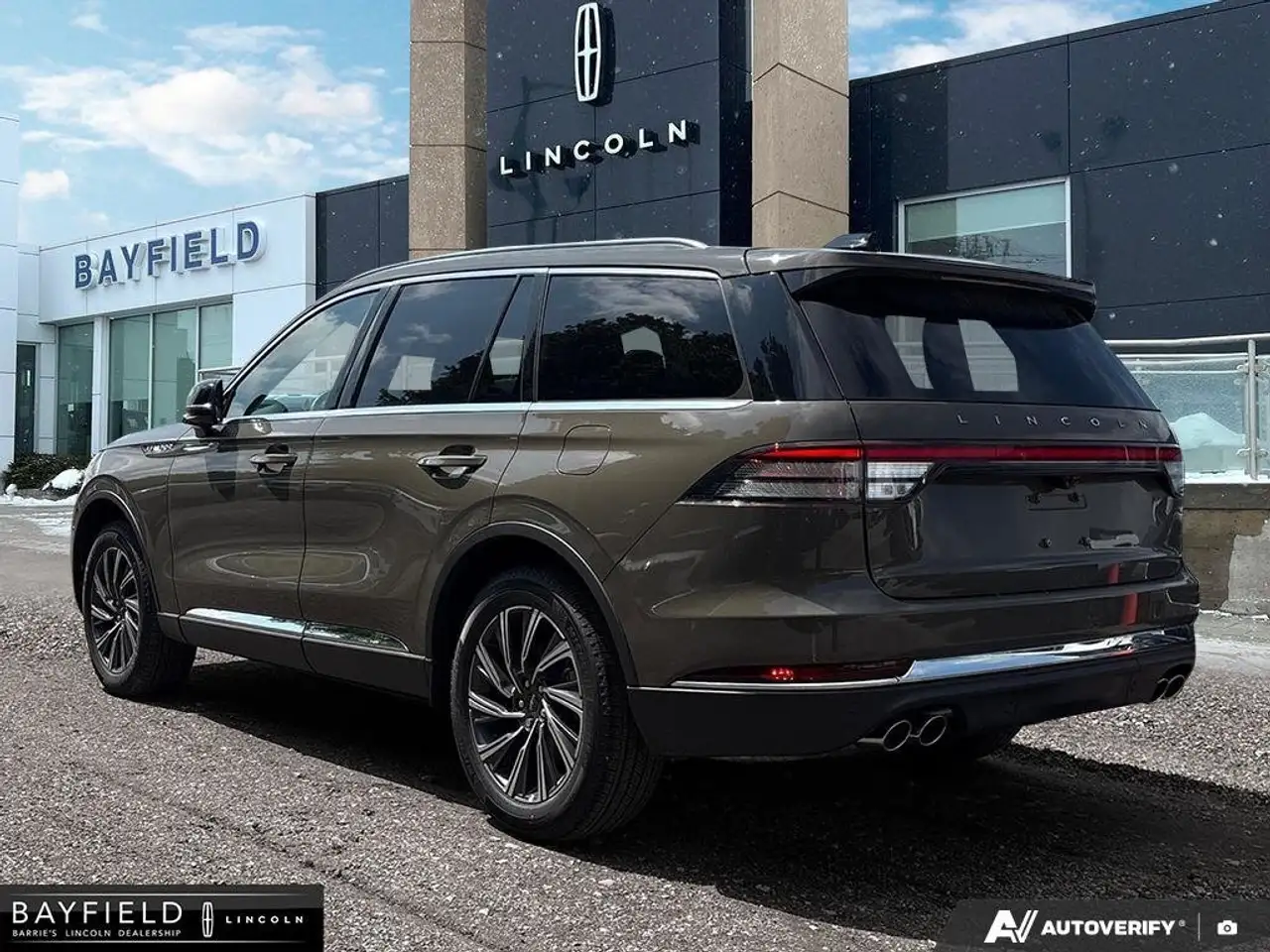 Lincoln Aviator снимка Lincoln Aviator
