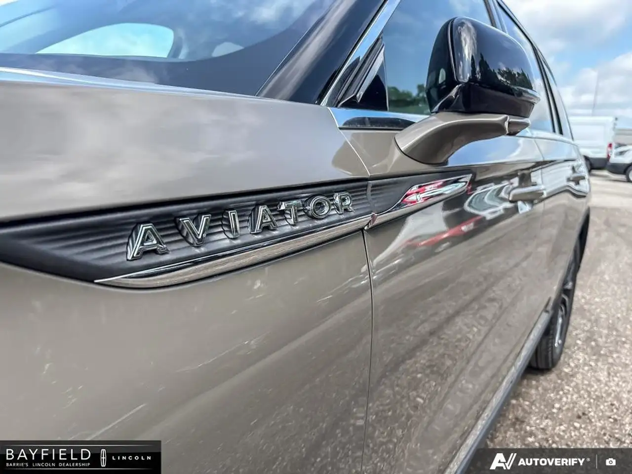 Lincoln Aviator снимка Lincoln Aviator