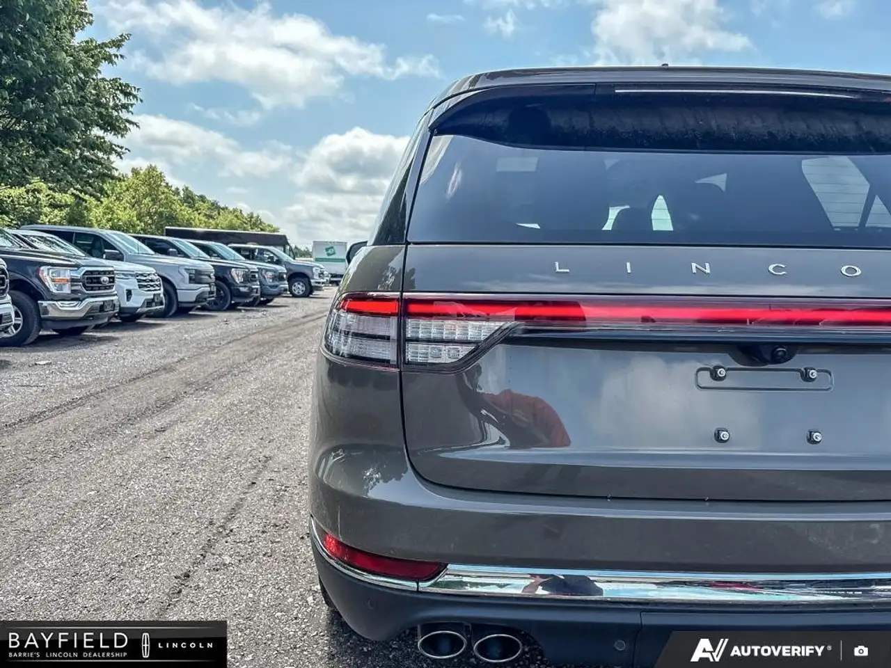 Lincoln Aviator снимка Lincoln Aviator