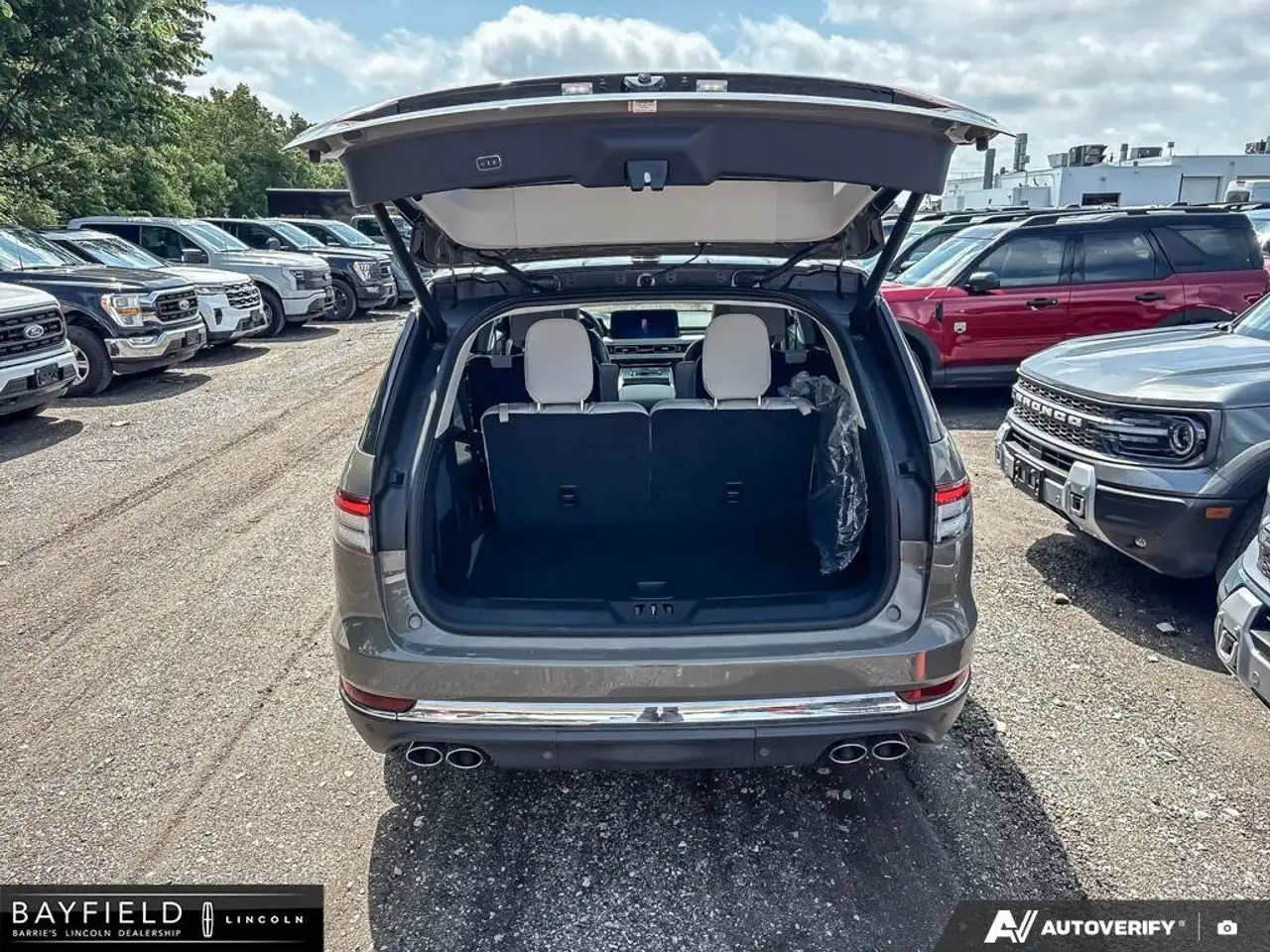 Lincoln Aviator снимка Lincoln Aviator