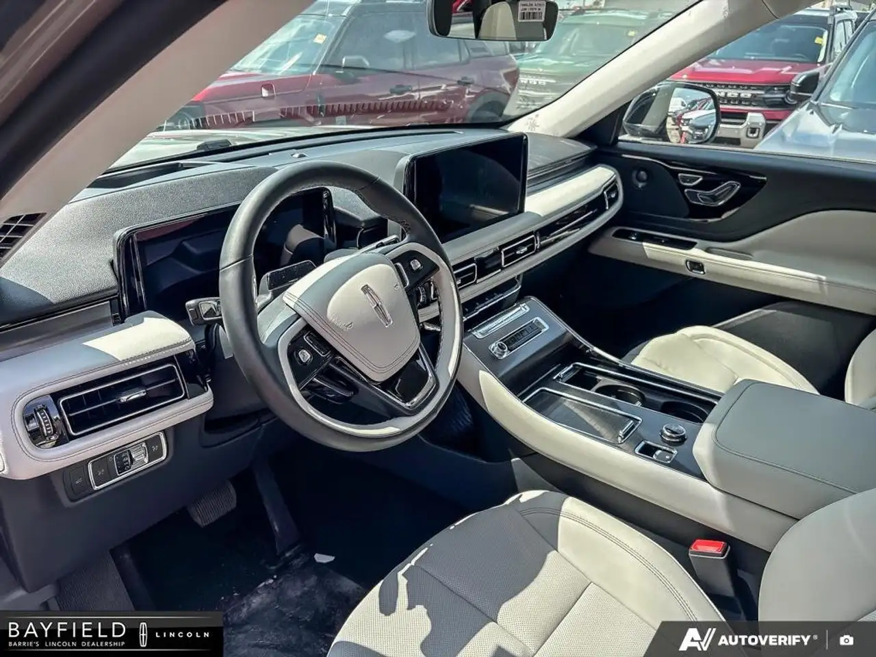 Lincoln Aviator снимка Lincoln Aviator