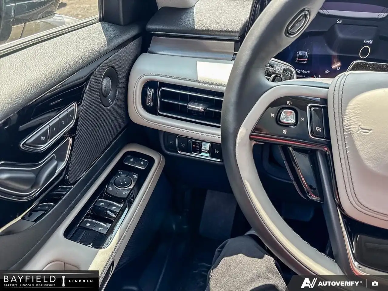 Lincoln Aviator снимка Lincoln Aviator