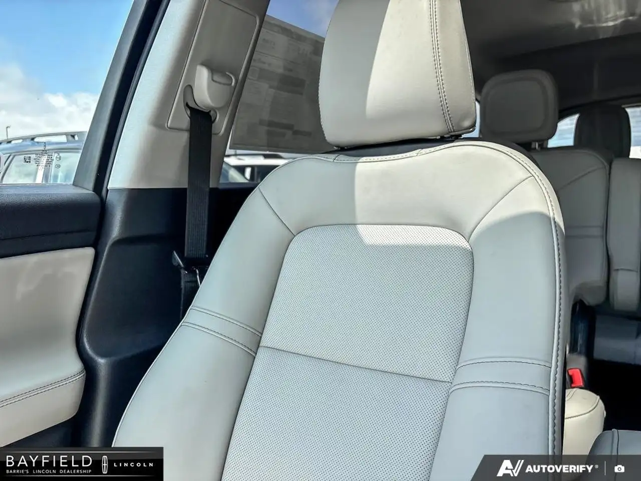 Lincoln Aviator снимка Lincoln Aviator