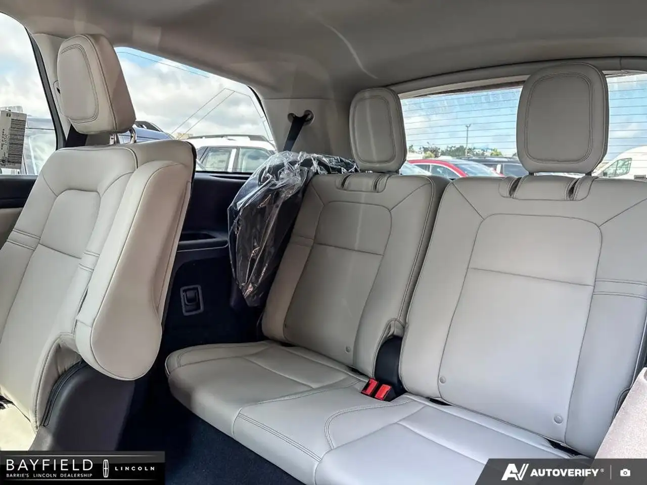 Lincoln Aviator снимка Lincoln Aviator