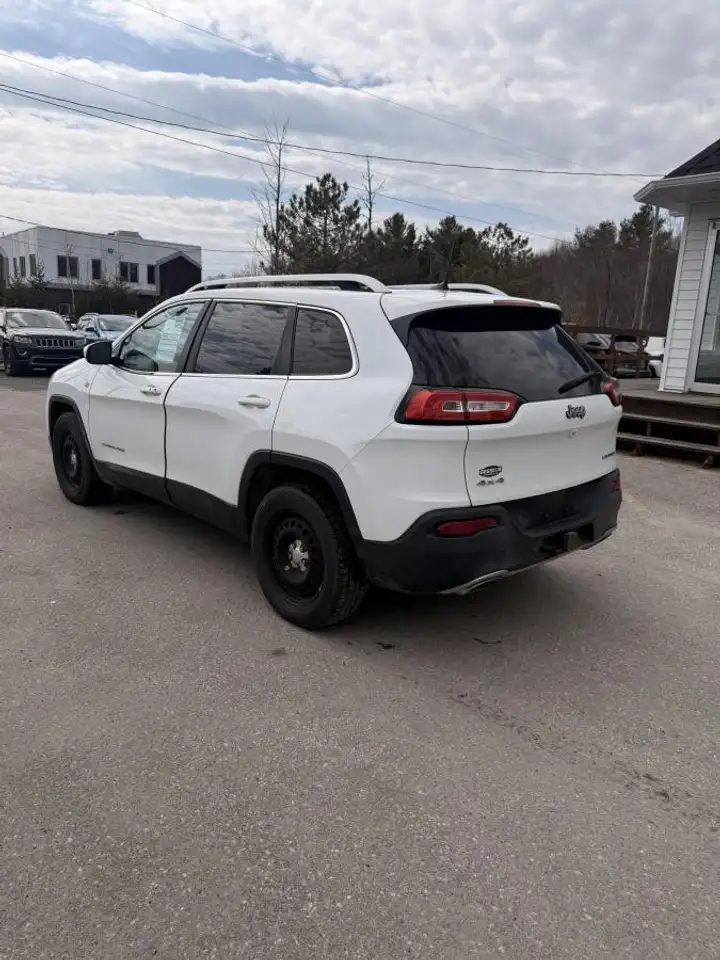 Jeep Cherokee photo Jeep Cherokee