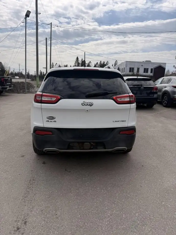 Jeep Cherokee photo Jeep Cherokee