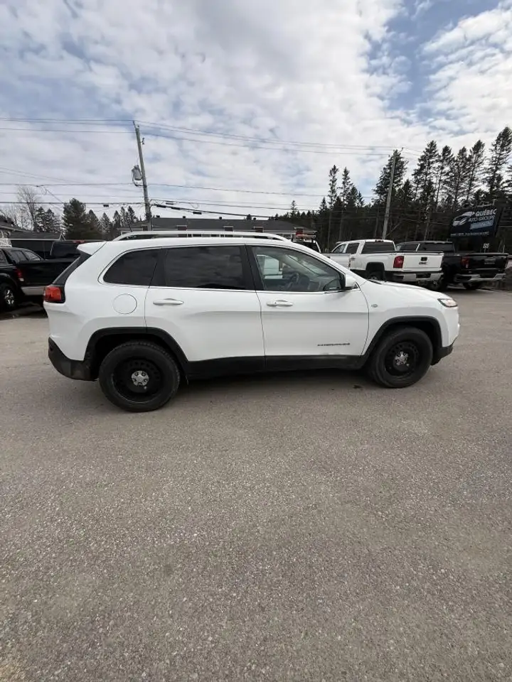 Jeep Cherokee photo Jeep Cherokee