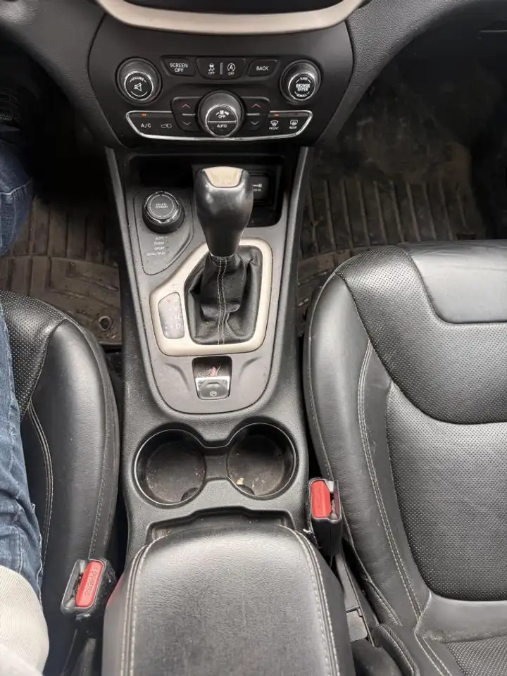 Jeep Cherokee photo Jeep Cherokee