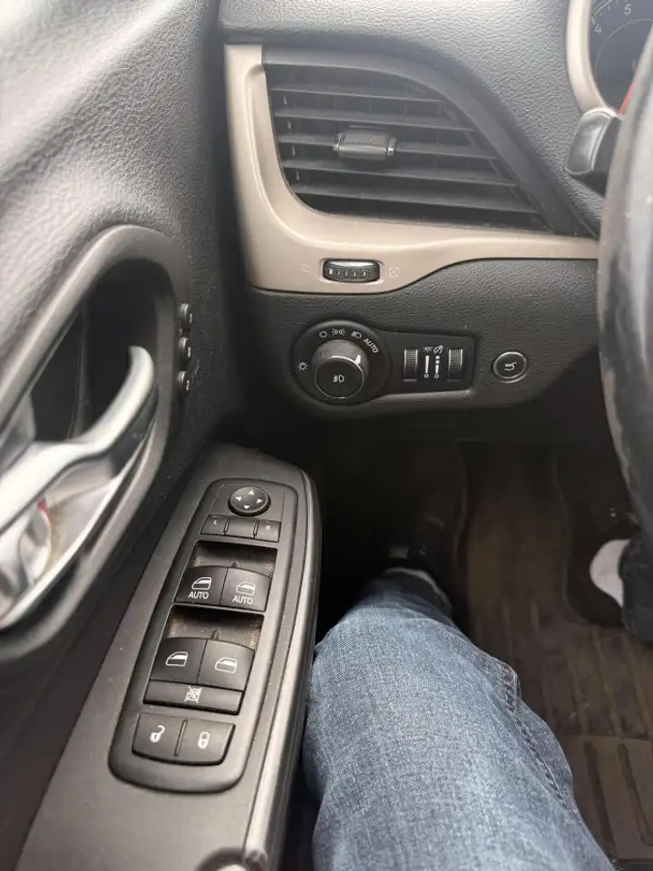 Jeep Cherokee photo Jeep Cherokee