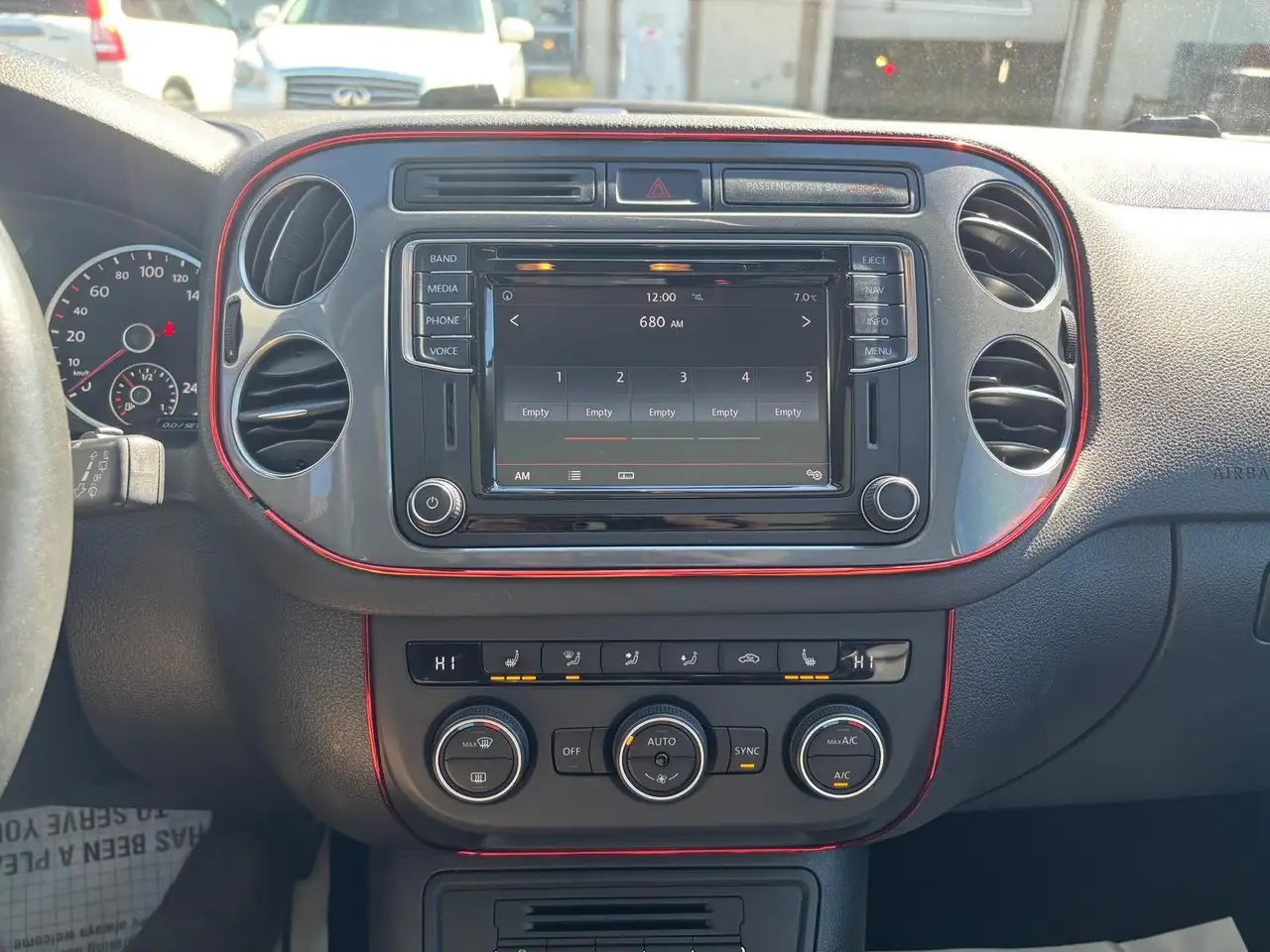 Volkswagen Tiguan снимка Volkswagen Tiguan