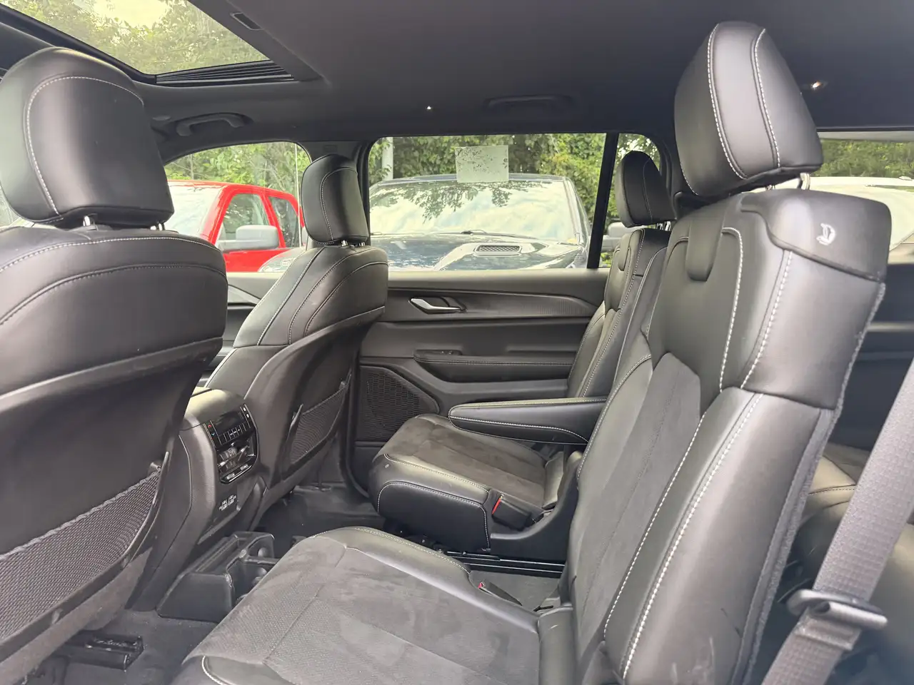 Jeep Grand Cherokee photo Jeep Grand Cherokee