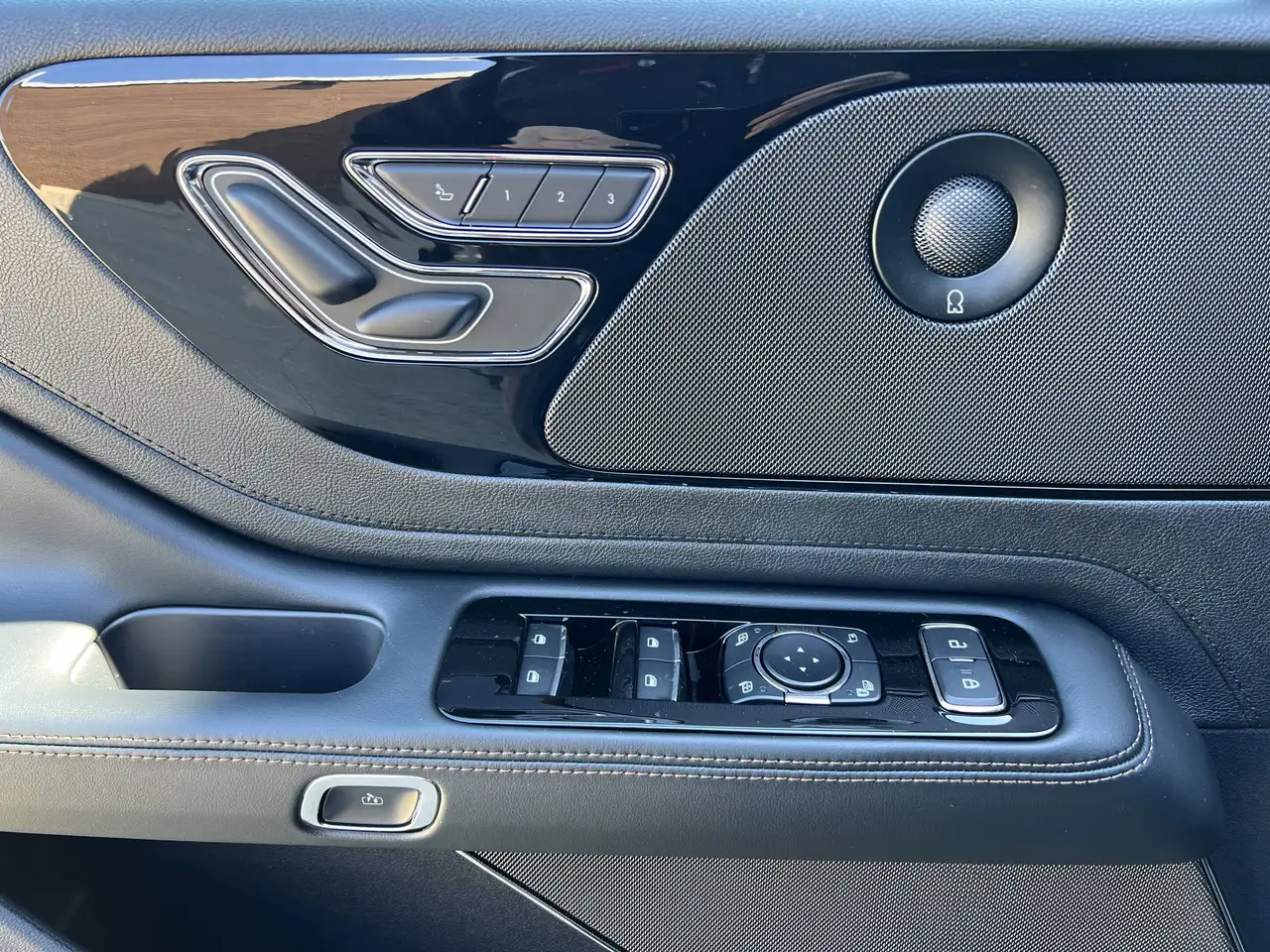 Lincoln Aviator снимка Lincoln Aviator