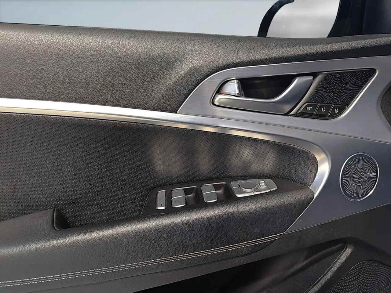 Genesis G70 снимка Genesis G70