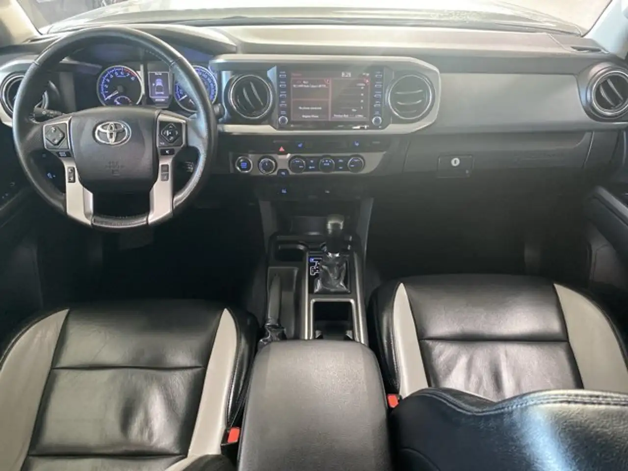 Toyota Tacoma снимка Toyota Tacoma