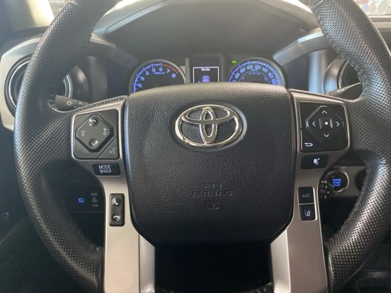 Toyota Tacoma снимка Toyota Tacoma
