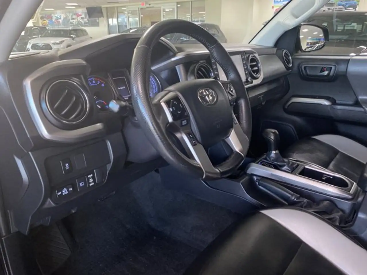Toyota Tacoma снимка Toyota Tacoma