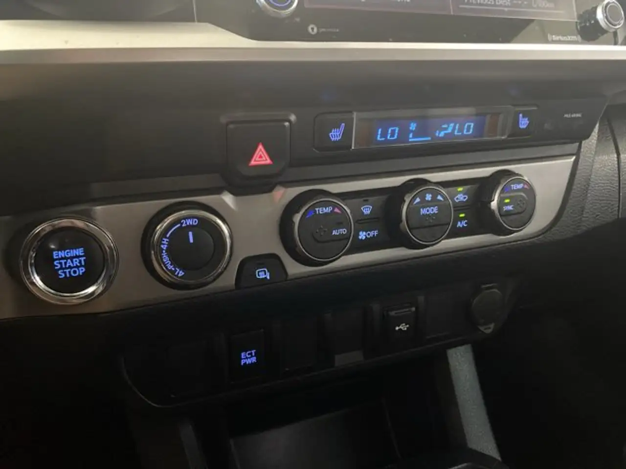 Toyota Tacoma снимка Toyota Tacoma