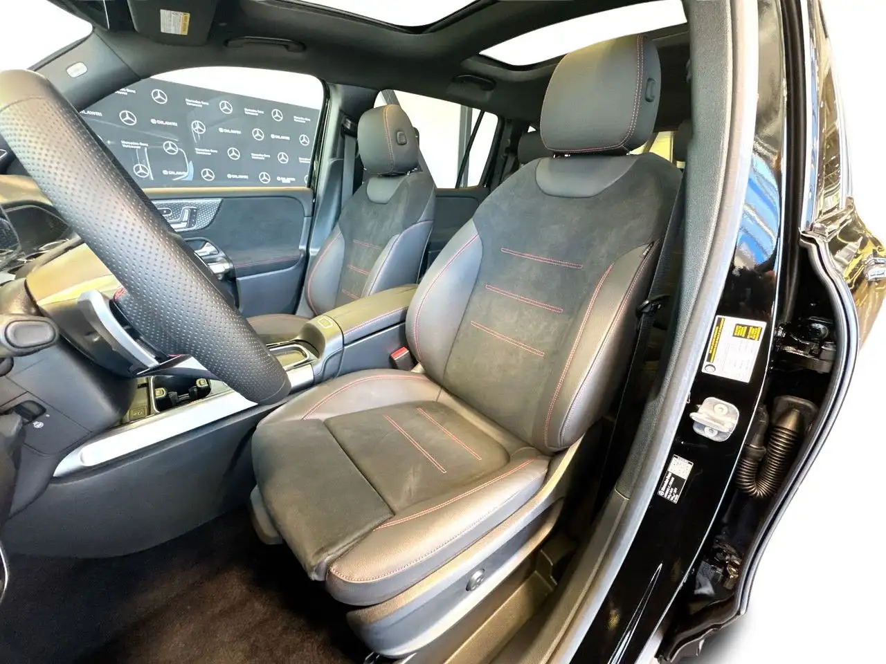 Mercedes-Benz GLB photo Mercedes-Benz GLB