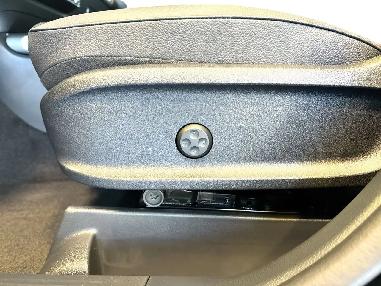 Mercedes-Benz GLB photo Mercedes-Benz GLB