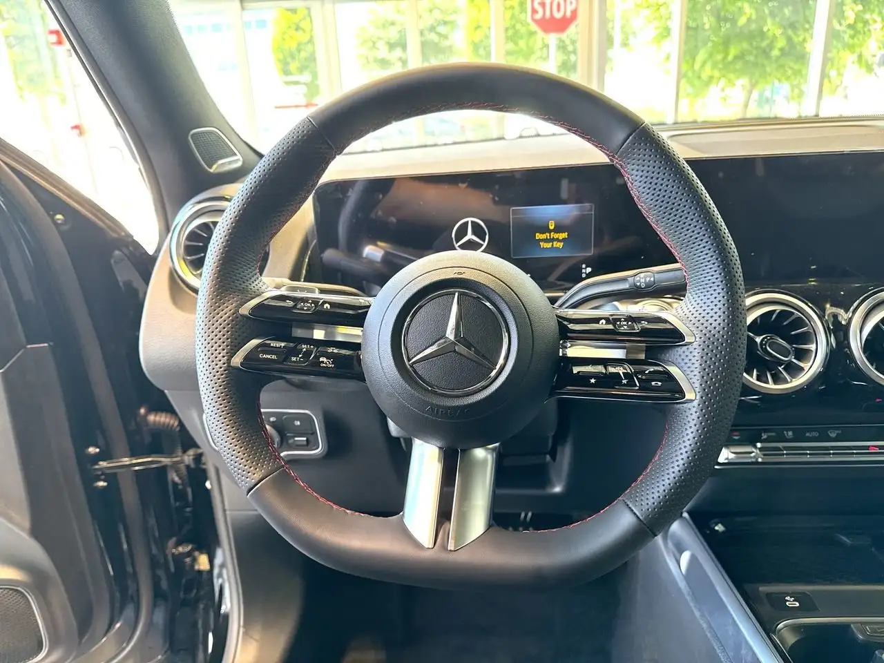 Mercedes-Benz GLB photo Mercedes-Benz GLB