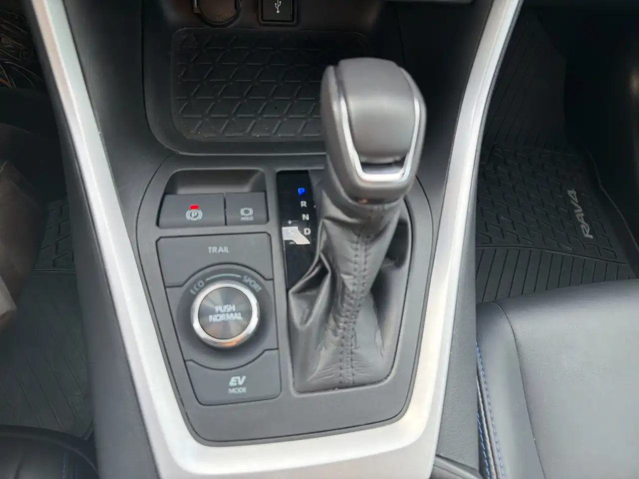 Toyota RAV 4 снимка Toyota RAV 4