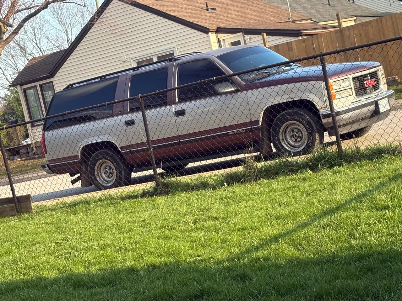 GMC Suburban fotografie GMC Suburban