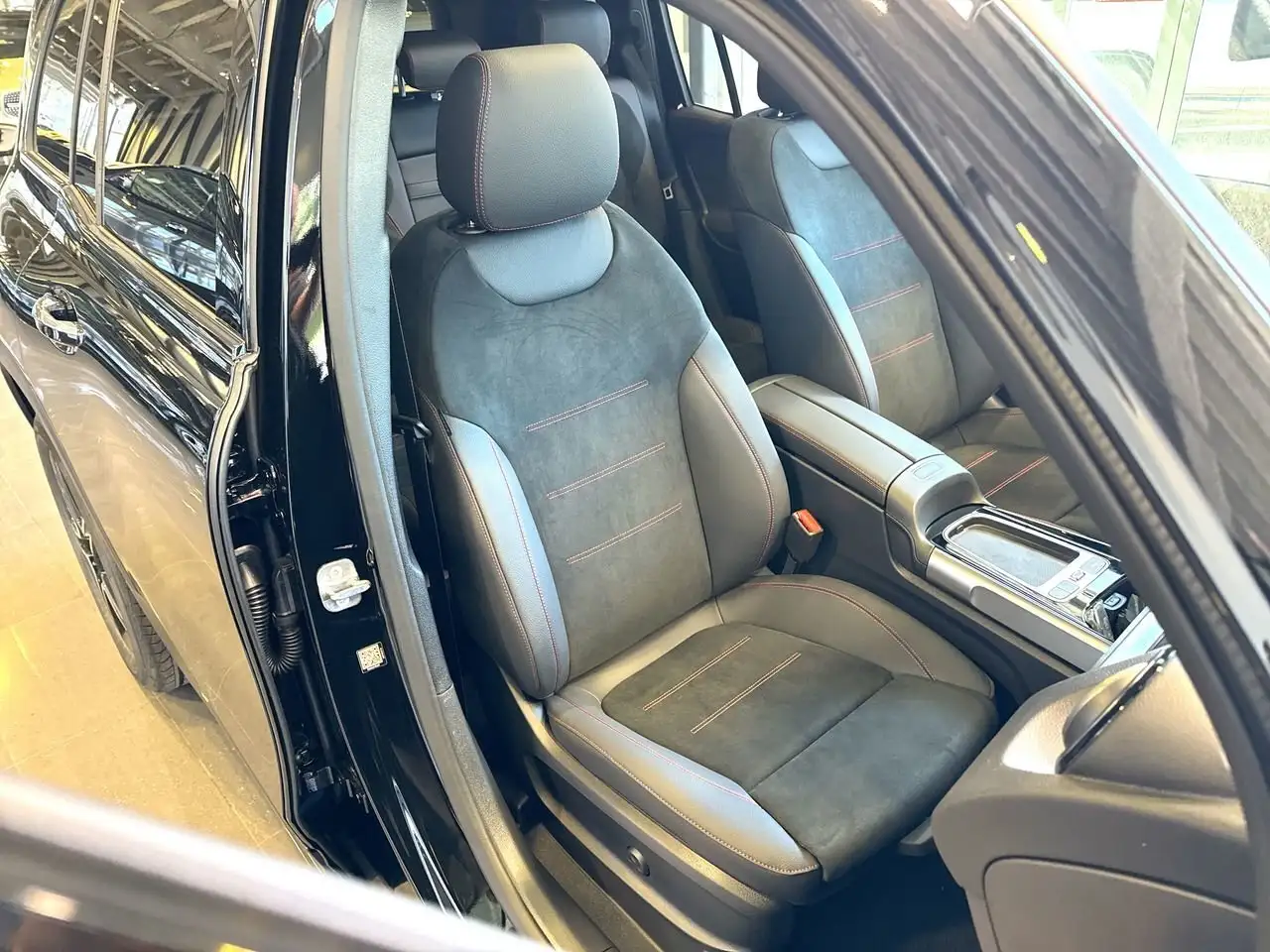 Mercedes-Benz GLB photo Mercedes-Benz GLB