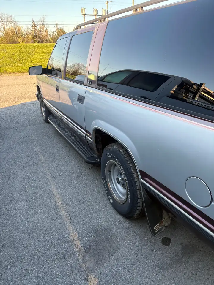 GMC Suburban fotografie GMC Suburban