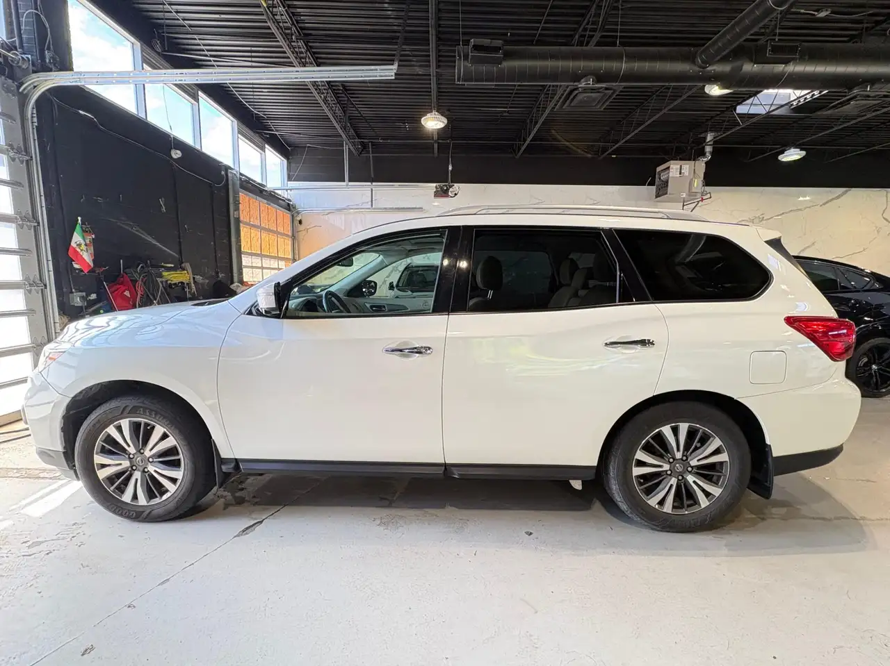 Nissan Pathfinder снимка Nissan Pathfinder