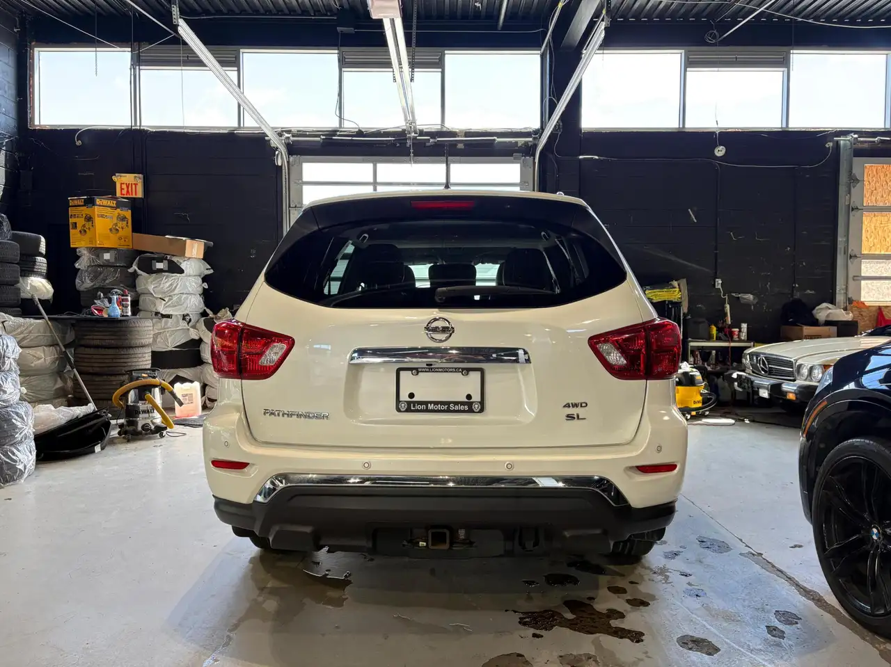 Nissan Pathfinder снимка Nissan Pathfinder