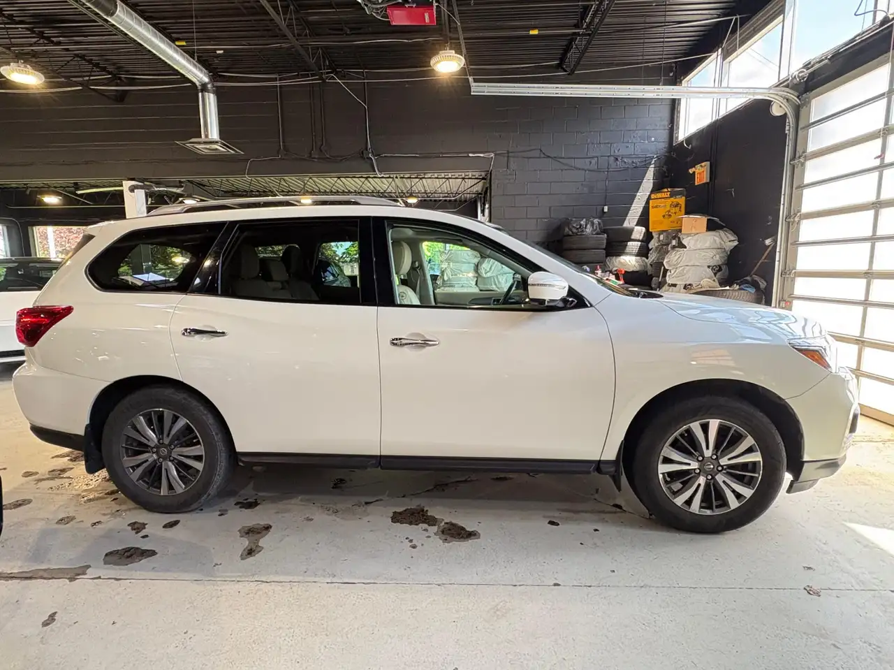 Nissan Pathfinder снимка Nissan Pathfinder